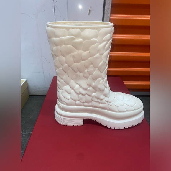 Valentino Garavani Cream Ankle Rain Boots Sz 8 - Picture 6 of 12